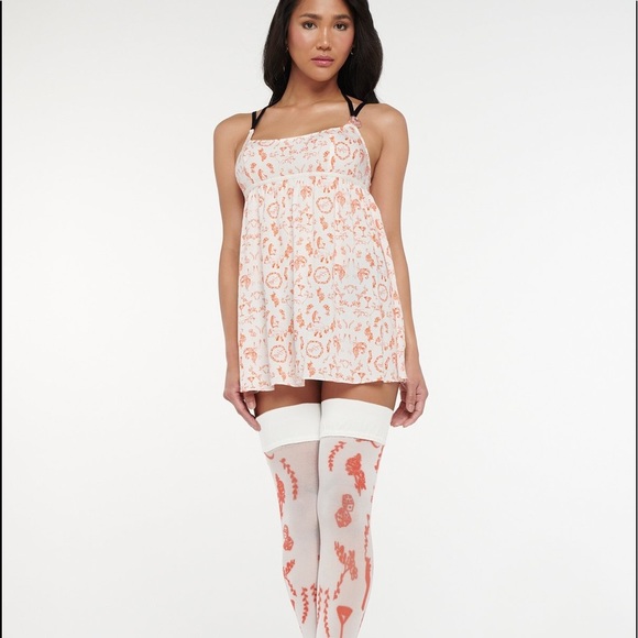 Savage X Fenty Roasted Red Fresh Ink Lined & Laced Stay-Up Stockings - Picture 4 of 12